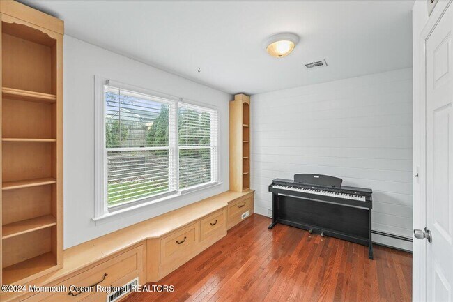 Building Photo - 328 23rd Ave