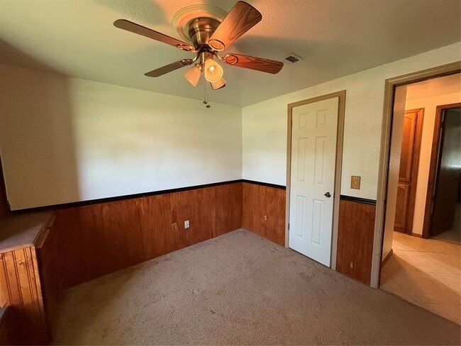 Building Photo - 1071 Raintree Mansion