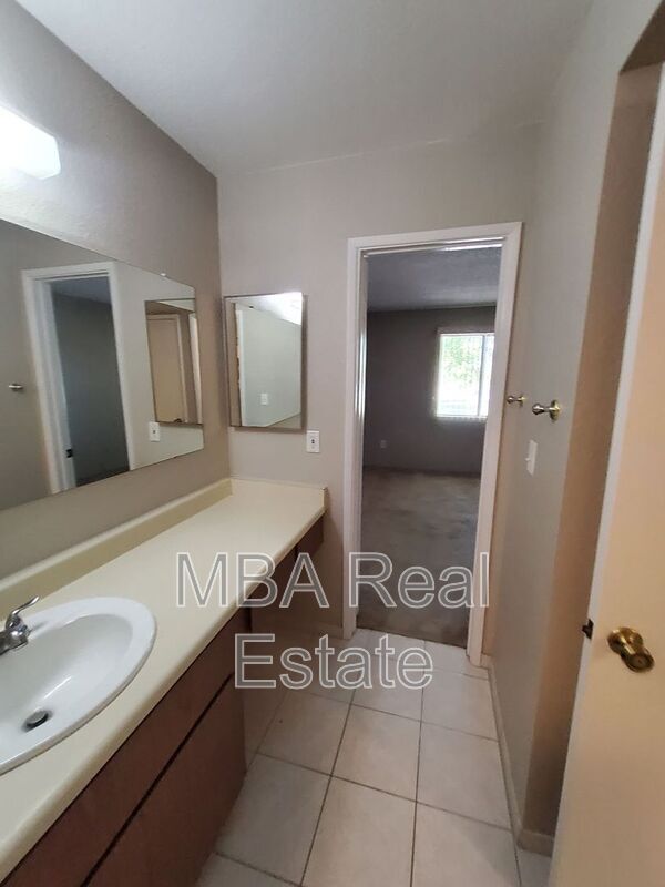 Building Photo - 4444 E Paradise Village Pkwy N