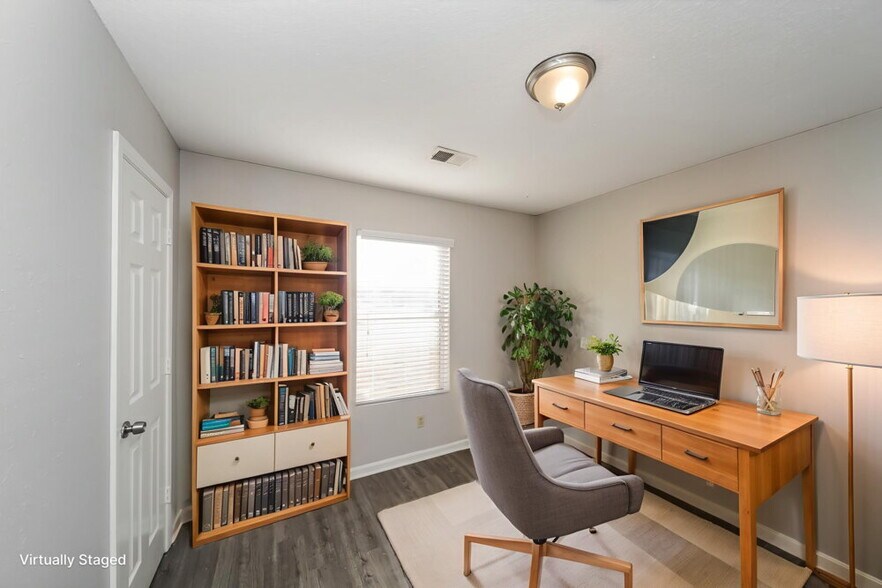 Building Photo - 4588 Longtree Ave