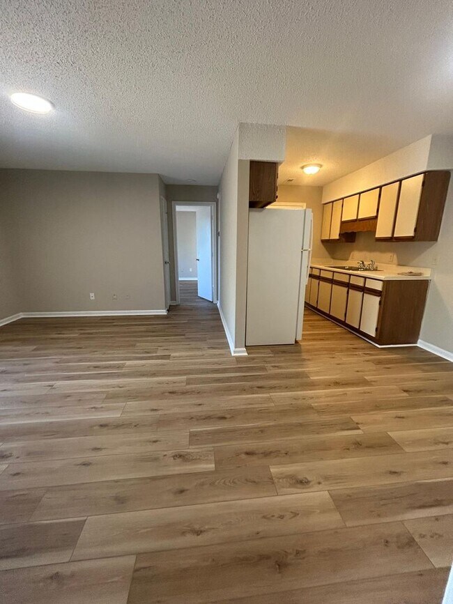 Building Photo - Comfort & Convenience at Westfield Gardens Lexington - 357G