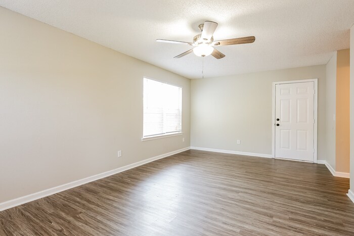 Building Photo - 110 Granary Dr