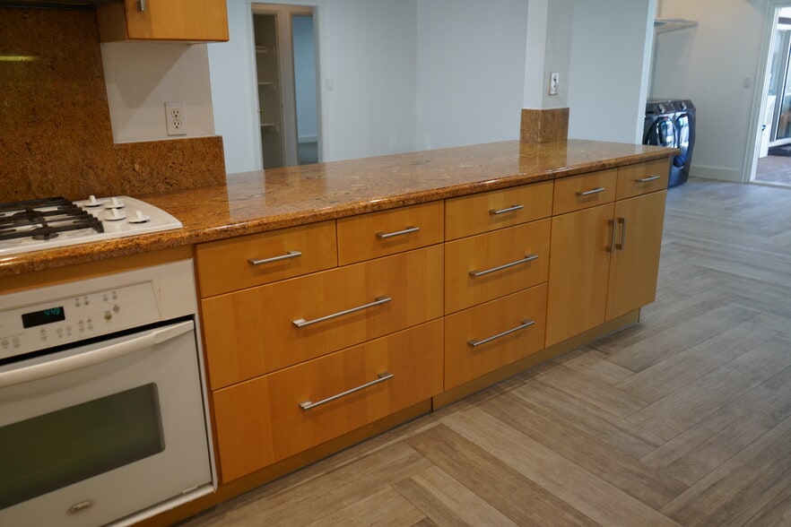 KITCHEN - 7857 Louise Ave