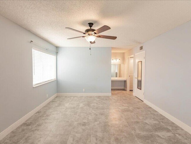 Building Photo - 231 Pine HOV Cir