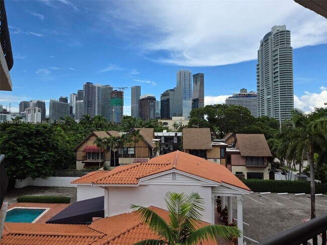 Primary Photo - 1918 Brickell Ave