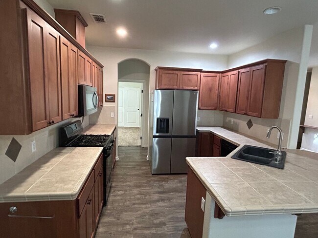 Building Photo - Comfortable 3-Bedroom Home in Gated Cottonwood Community