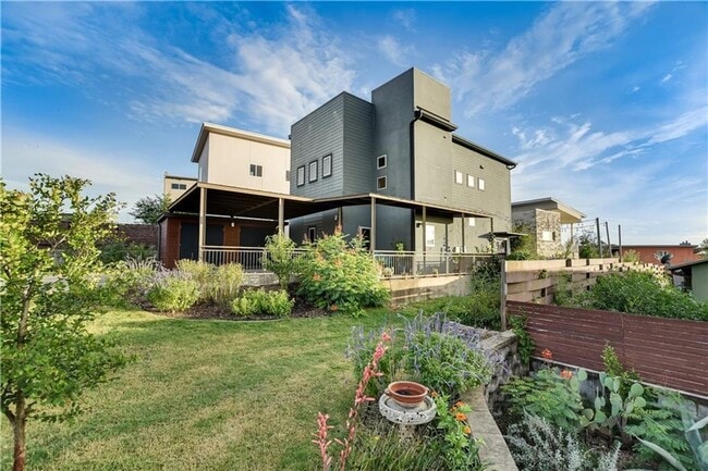 Building Photo - Incredible 3-Bedroom Home in the Agave Neighborhood of East Austin