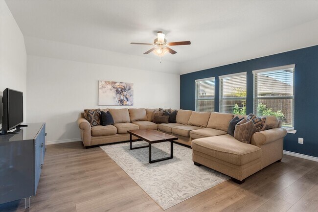 Building Photo - 137 Red Hickory Dr