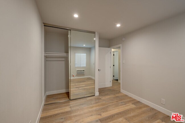 Building Photo - 4703 W St Charles Pl