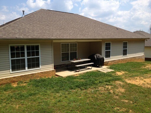 Building Photo - 4BR/2BA Knoxville One-level home; 10 miles from UT Hospital