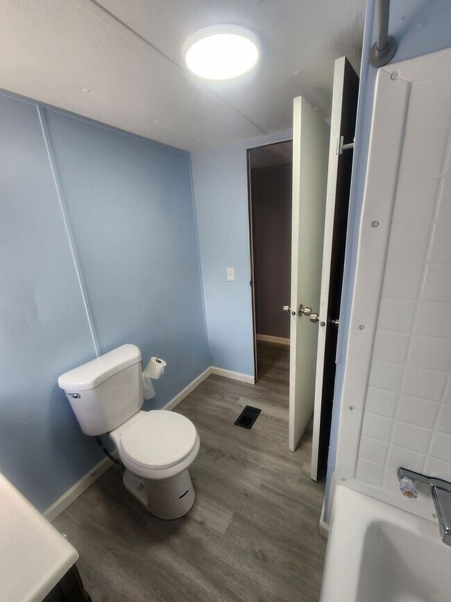 Building Photo - 3 Bedroom, 2 Bathroom Rental NOW Available!