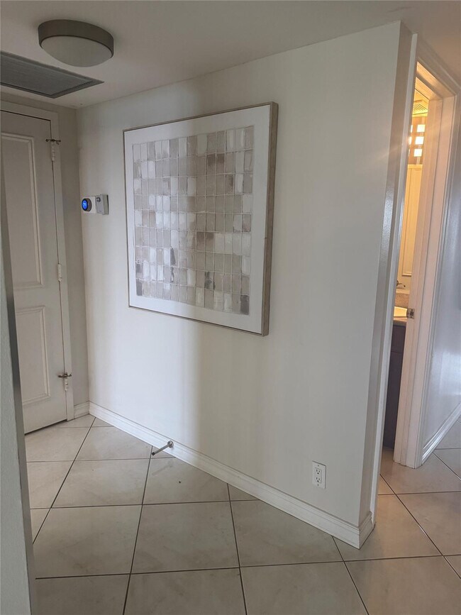 Building Photo - 4900 N Ocean Blvd