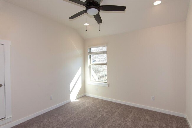 Building Photo - 4513 Post Loop