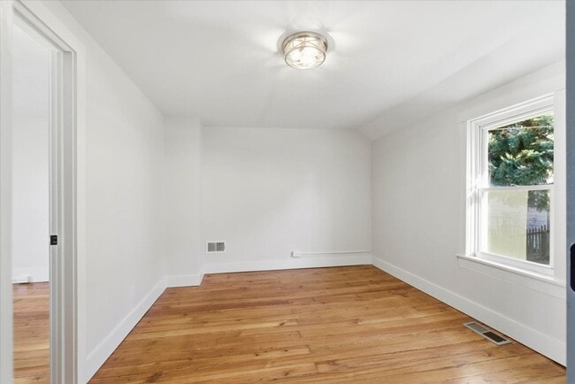 Building Photo - 305 W Broadway