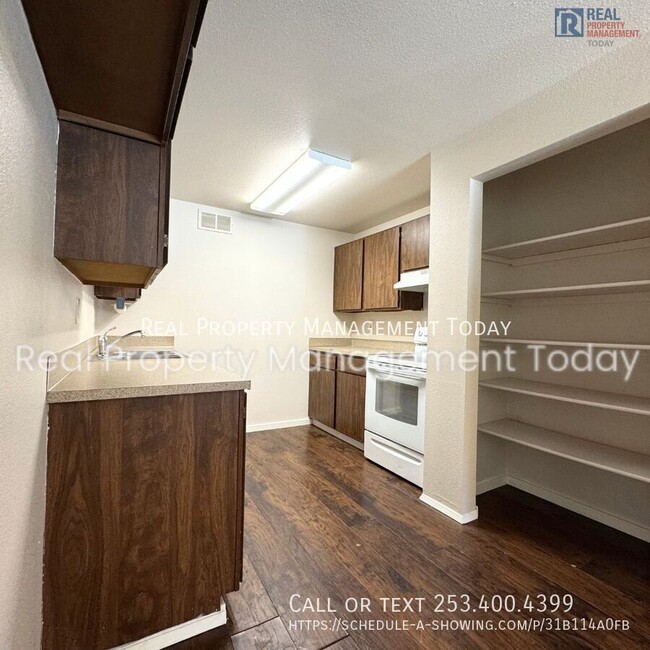 Building Photo - 6119 Glen Mary Ln SE