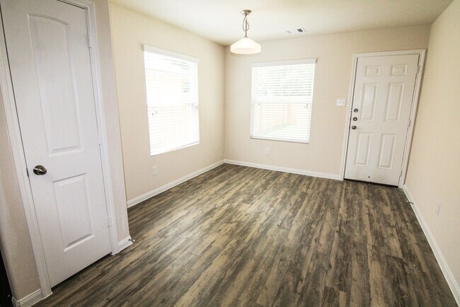 Building Photo - Evergreen Villas - 13142 City Green Trail,...