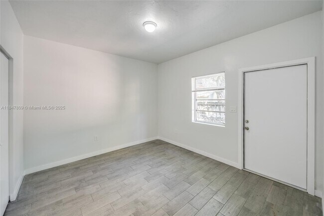 Building Photo - 1604 SW 9th St