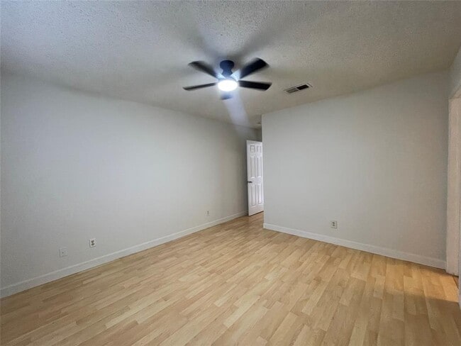 Building Photo - 2031 Redwing Way