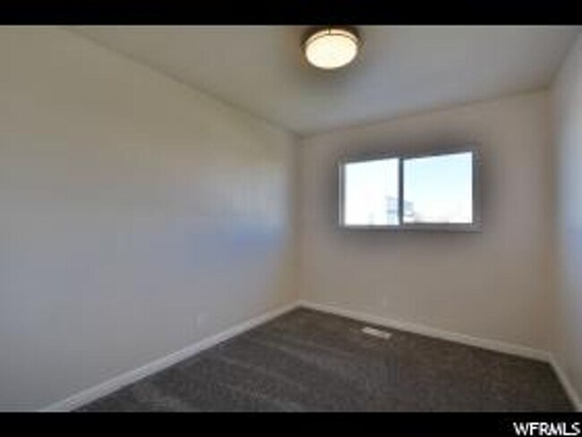 Building Photo - Beautifully Renovated Duplex in Salt Lake City