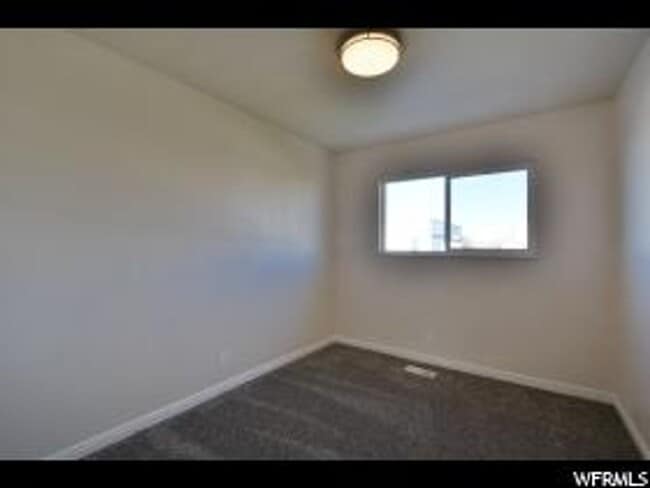 Building Photo - Renovated Duplex in Salt Lake City - GREAT...