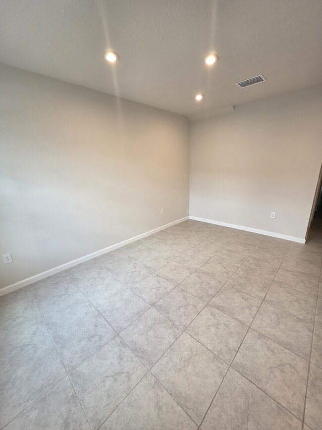 Building Photo - 12040 Grizzly Ln