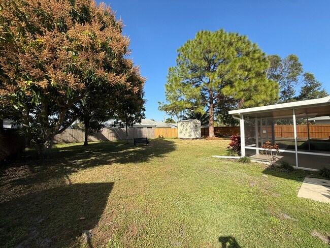 Building Photo - 486 NE Solida Cir