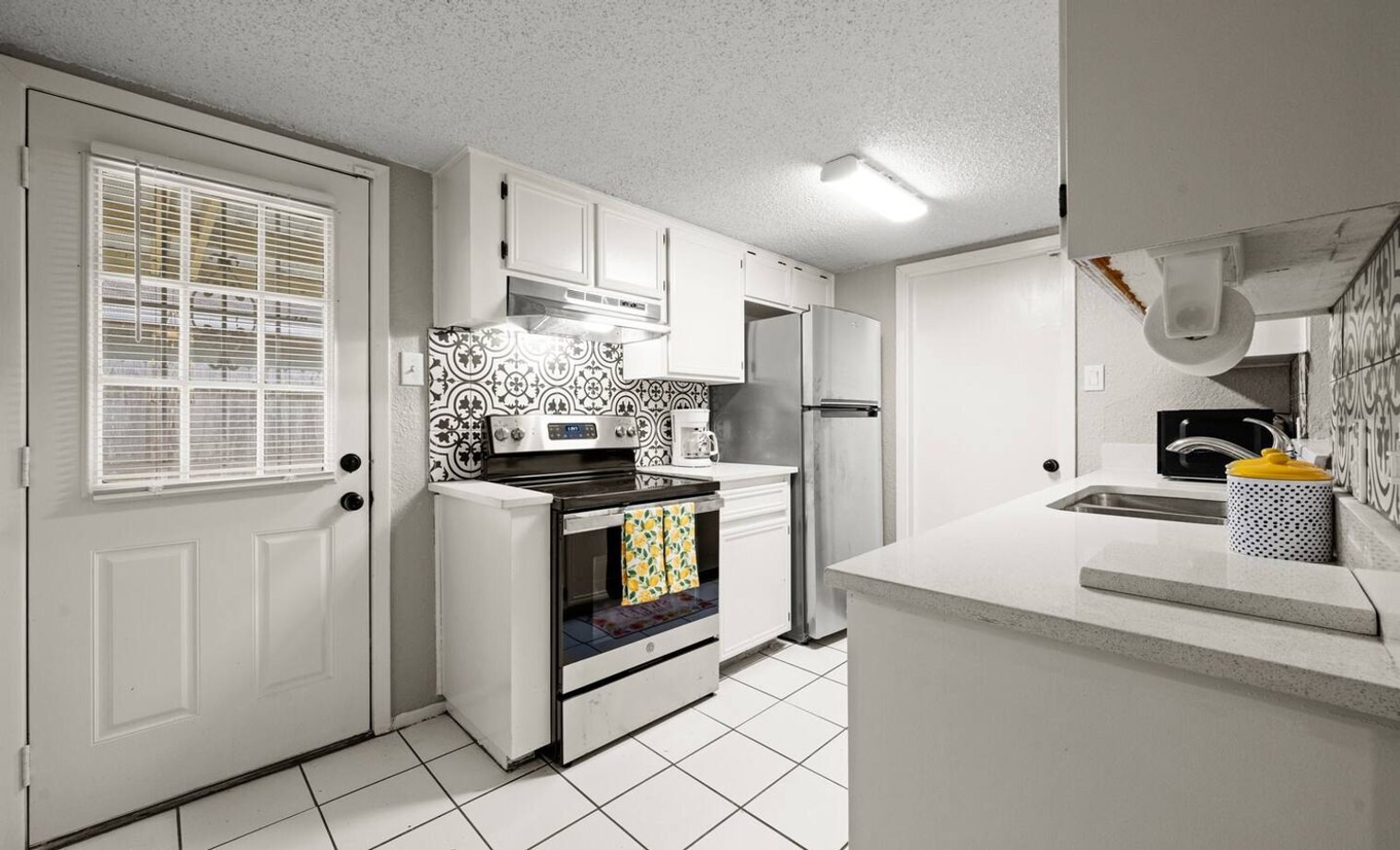 Building Photo - 11934 Hearn Rd