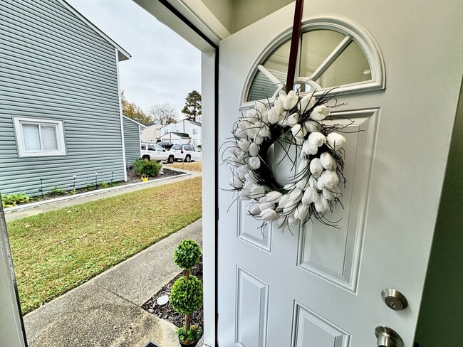 Building Photo - Updated & Ready For You NOW! A Pet-Friendly Home w/Attached Garage, All Appliances Convey - HUGE ...