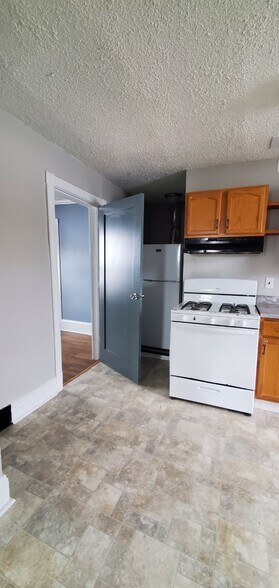 Building Photo - 527 Tedesco St