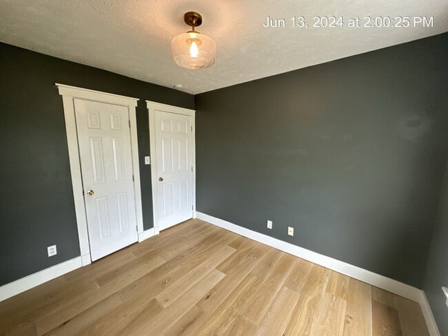 Building Photo - 146 Cavalier Dr