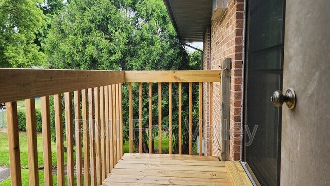 Building Photo - 619 S Lynndale Dr