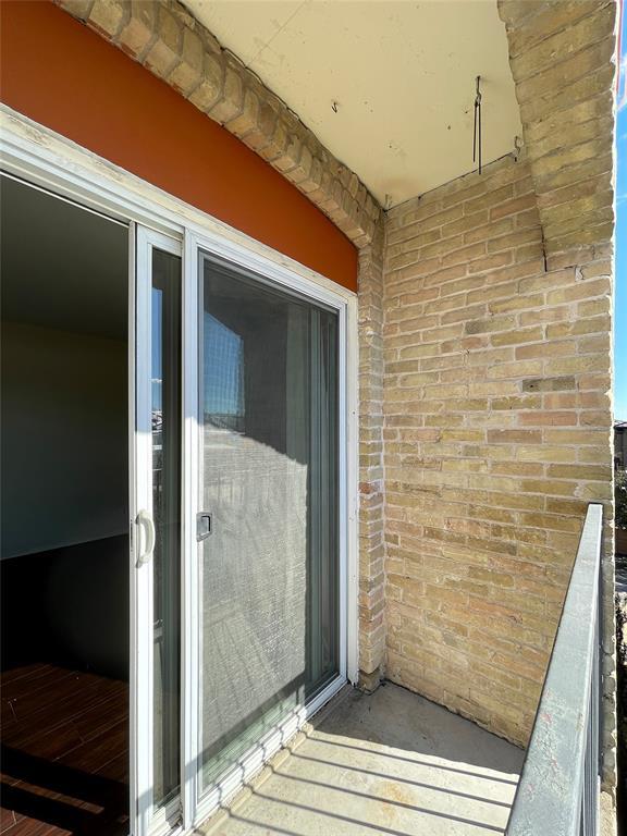 Building Photo - 3431 N Hills Dr