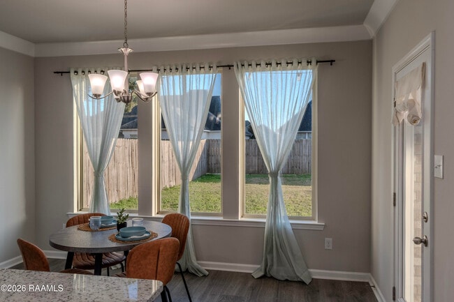 Building Photo - 119 Deer Lake Ln