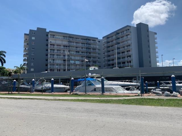 Building Photo - 1800 NW 24th Ave
