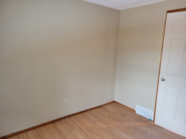 Building Photo - 419 Mallory