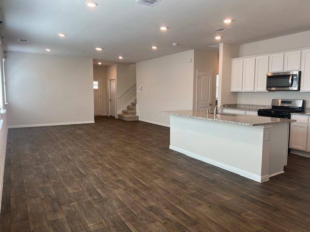 Building Photo - 311 Town Lk Bnd