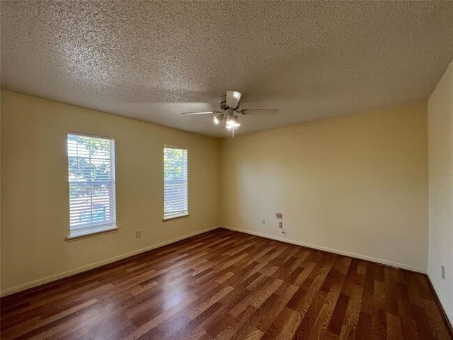 Building Photo - 12400 Overbrook Ln