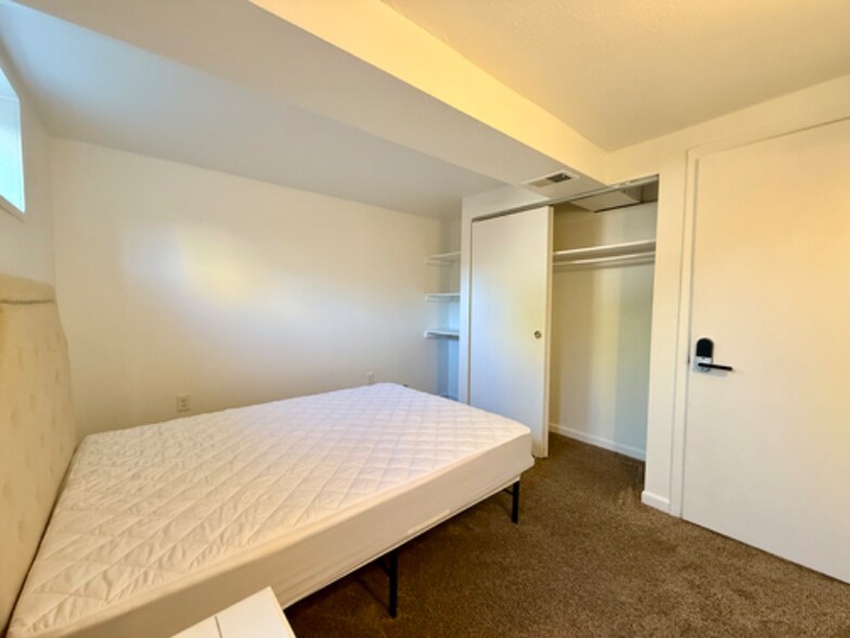 Building Photo - 2708 W 98th Dr