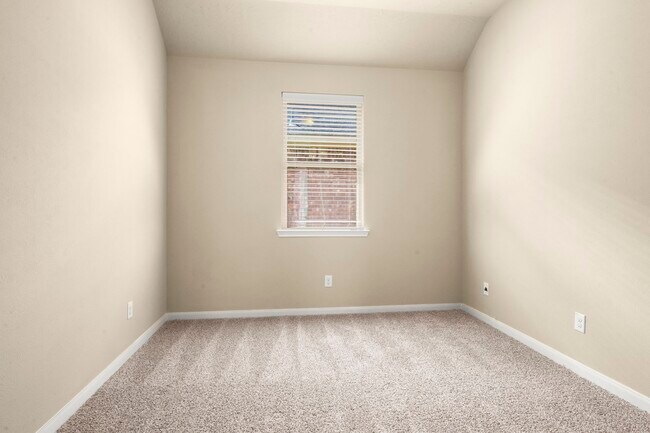 Building Photo - 3835 Raintree Village Dr