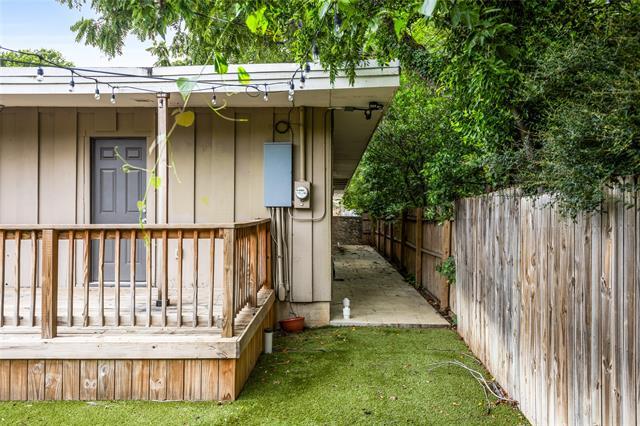 Building Photo - 2733 Sandage Ave
