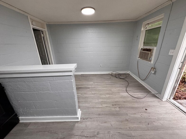 Building Photo - 1302 Dunbar St