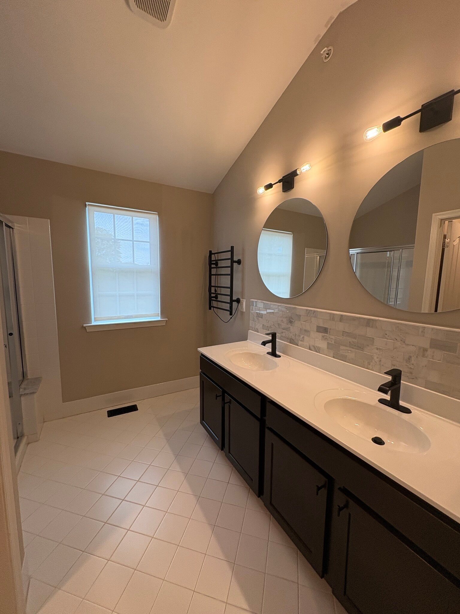 Building Photo - 906 Blue Meadow Dr