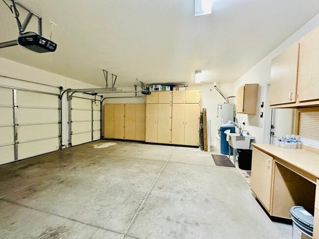 Building Photo - Long Term Fully Furnished 2 Bedroom with D...