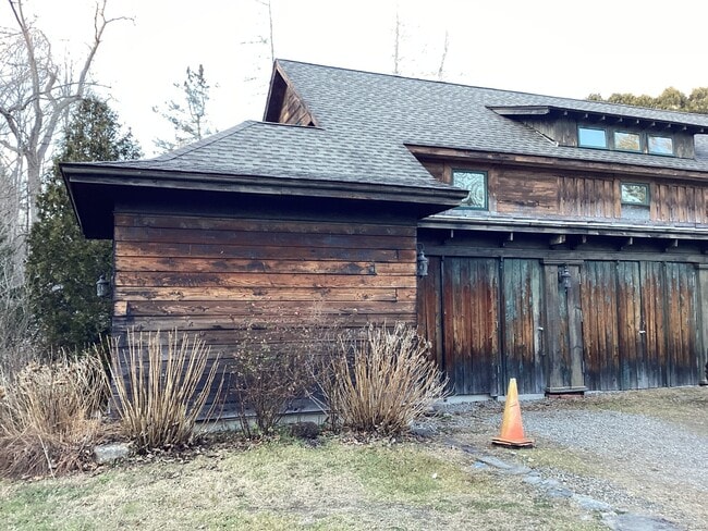 Building Photo - 40 Chestnut Hill Rd