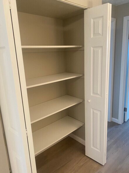 Building Photo - 74 Willowick Dr