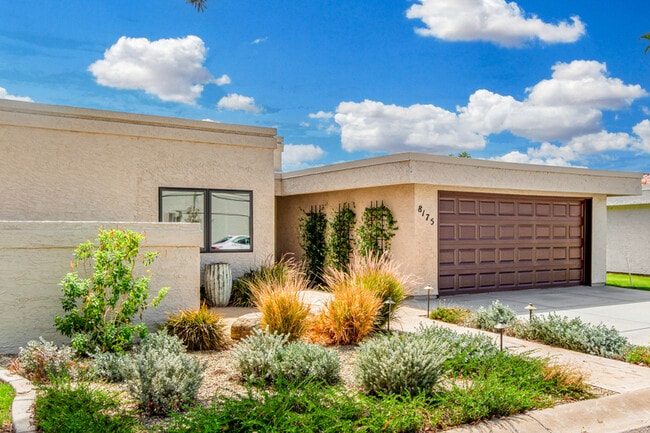 Building Photo - 8175 E Del Cuarzo Dr