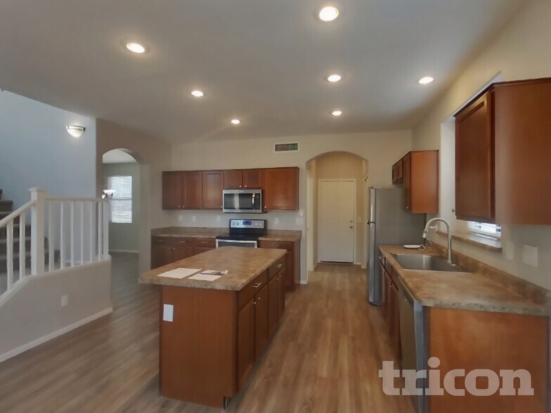 Building Photo - 30010 N Sedona Pl