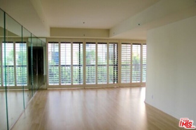 Building Photo - 10790 Wilshire Blvd