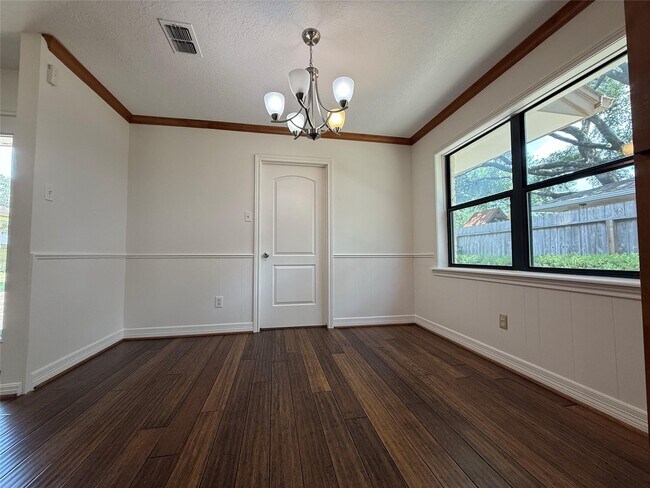 Building Photo - 5007 Shady Nook Ct
