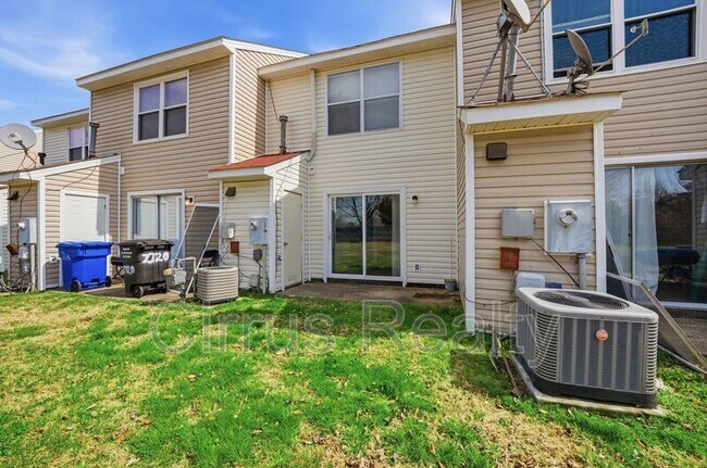 Building Photo - 2724 Peach St